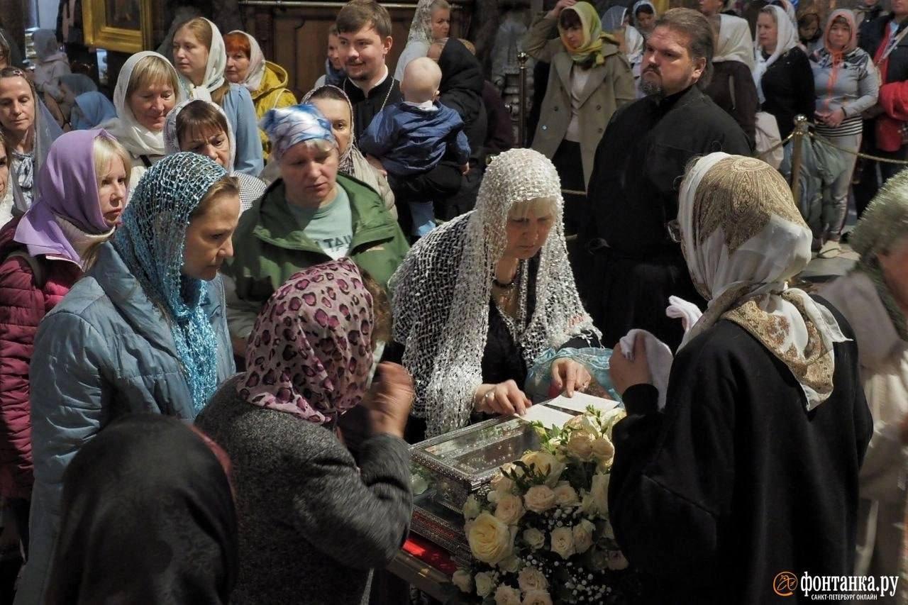 «Это не за бензином»: где в Челябинске можно увидеть мощи святого Спиридона, к которым выстраиваются километровые очереди