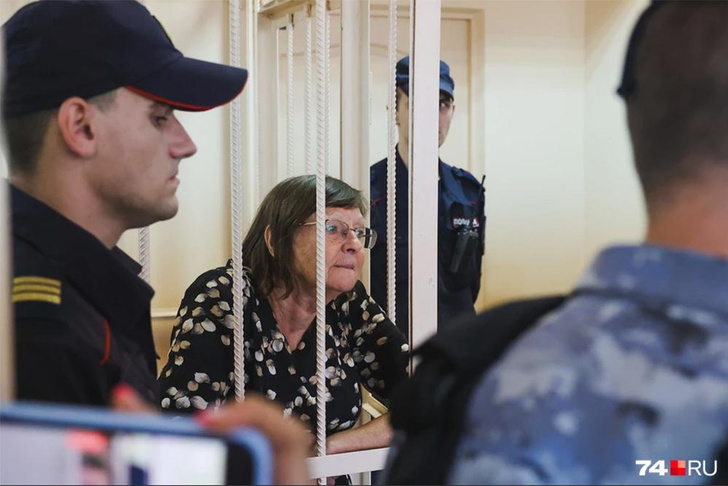 «Жила как королева!»: мать маньяка из Смолино уверяет, что пленница осознанно не покидала их дом 14 лет