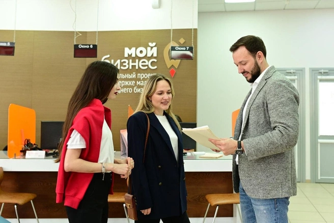 По словам Павлова, на Дону создают возможности, чтобы донские бренды могли быстро и легко получить профессиональный фото- или видеоконтент, а креативный бизнес — сайт | Источник: пресс-служба губернатора Ростовской области