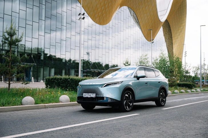 Стиляга с амбициями: городской тест флагманского кроссовера Omoda C7 | Источник: пресс-служба