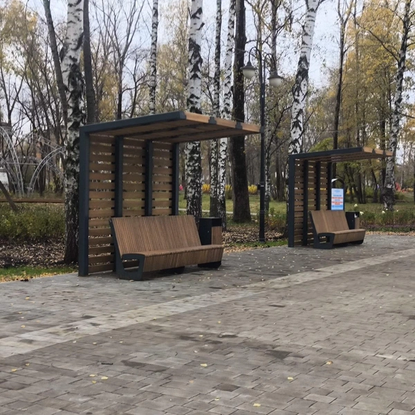 Новые лавочки с навесами | Источник: Павел Черепанов / Telegram
