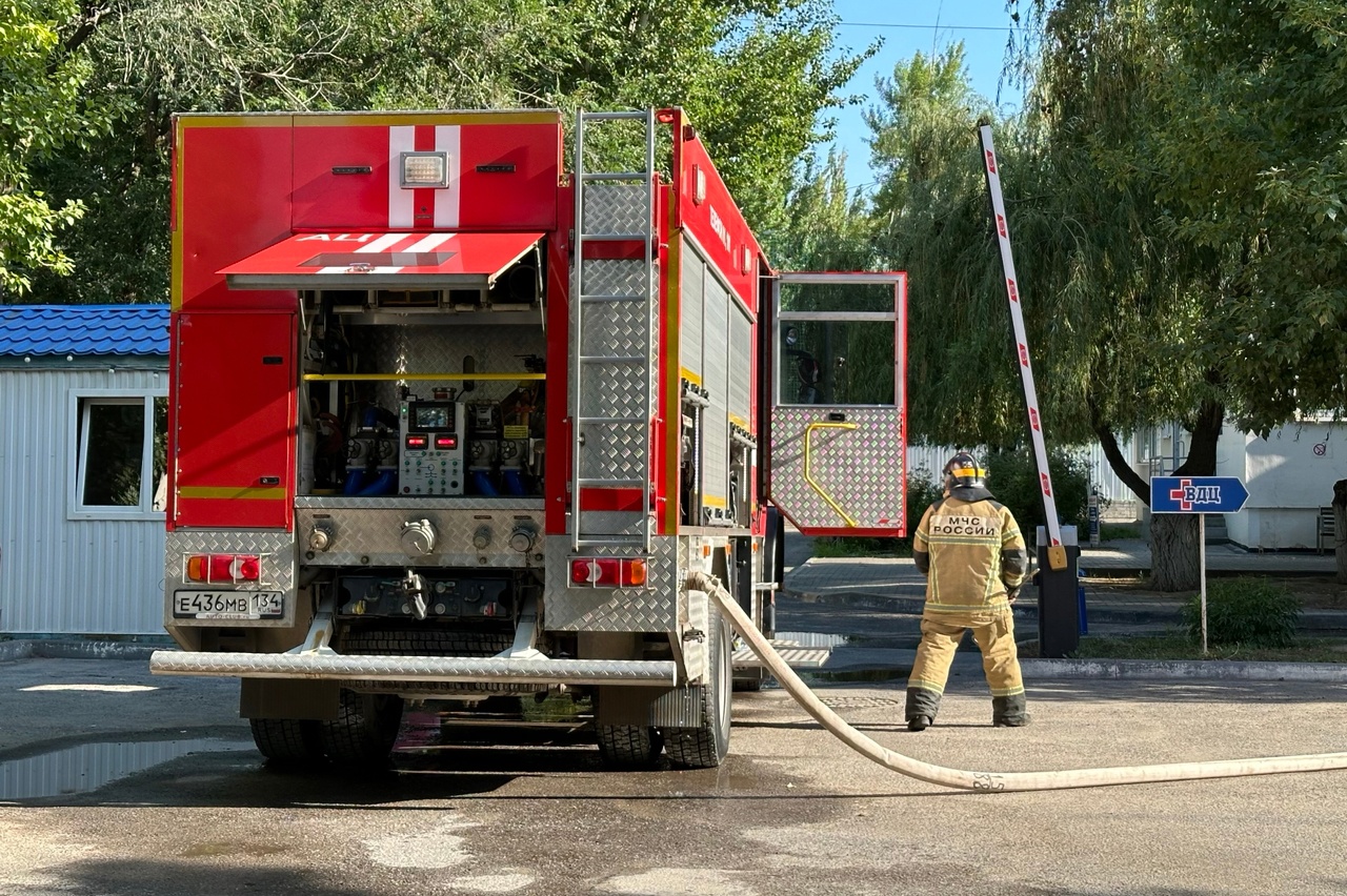 В Волгограде загорелся диагностический центр «ВДЦ», 25 человек эвакуированы  - 11 июля 2024 - V1.ру