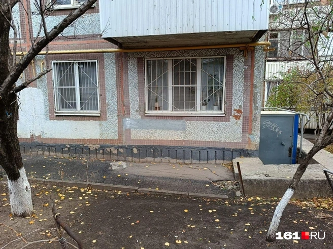 В этой 12-ти квадратной коммуналке афганец провел 34 года в ожидании жилья по очереди, на которую он встал в 1991 году | Источник: Устархан Рустамов