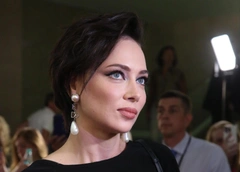 «Он боялся, что я про него расскажу»: Настасья Самбурская ушла от нарцисса, который унижал и устраивал истерики
