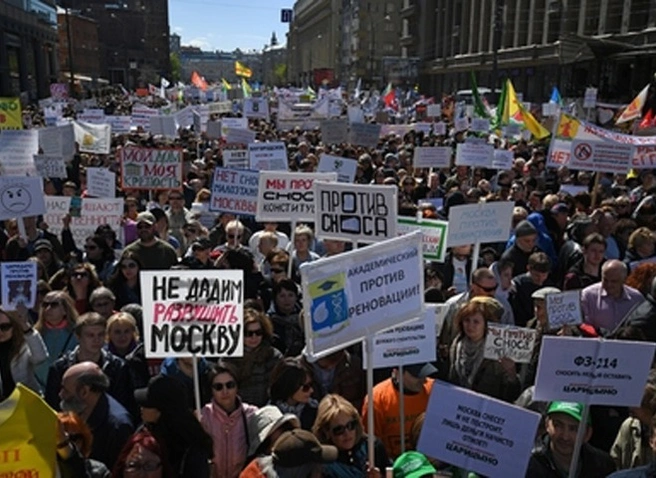 На митинг против сноса пятиэтажек вышли около 8 тысяч москвичей | ya62.ru