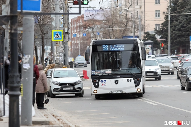 При оплате банковской картой проезд теперь обойдется в 44 рубля | Источник: Евгений Вдовин / 161.RU