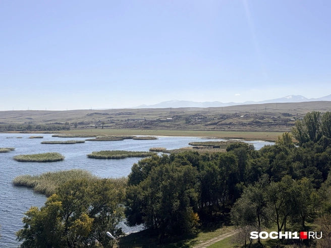 Летом на Севан приезжают купаться  | Источник: Анна Грицевич / SOCHI1.RU