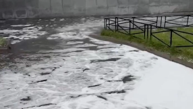 Снег плывет по улицам | Источник: Питер 360 / Telegram