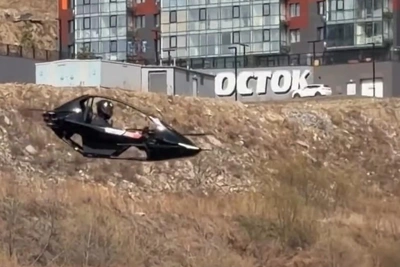 Во Владивостоке замечен пилот на электрическом мини-вертолете