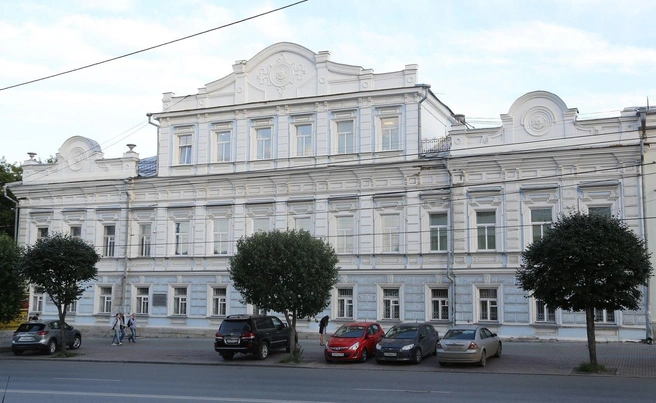 Особняк «водочных королей Урала» в Екатеринбурге. На заработанные деньги бизнесмен мог себе позволить шикарные дома  | Источник: /uole-museum.ru