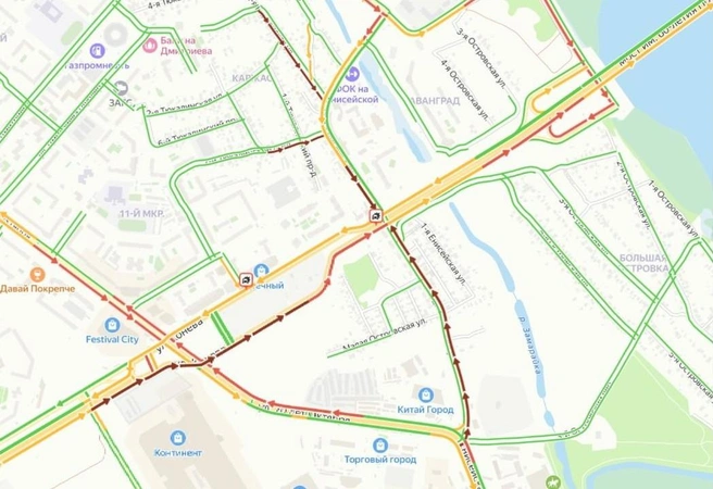 Перед метромостом произошло два ДТП | Источник: ngs55.ru/maps-traffic/