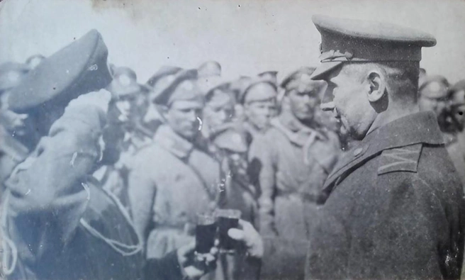 В Пасхальный день 1919 года Колчак общался с солдатами | Источник: Александр Лосунов / omskregion.info