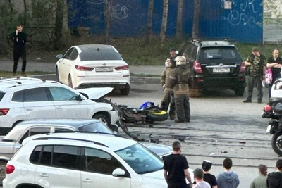 ДТП на Эльмаше: байкер пострадал, район в пробке