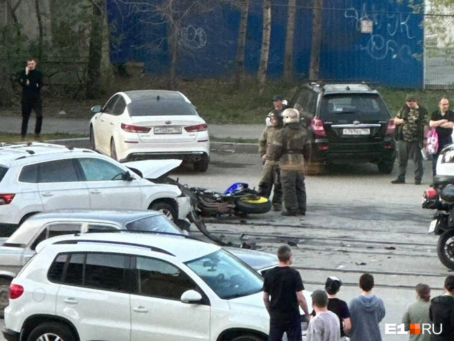Байк буквально разлетелся на кусочки | Источник: читатель E1.RU