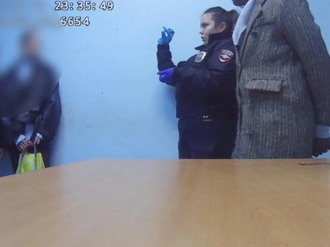 В найденном у задержанной свертке оказался синтетический наркотик | Источник: УМВД Екатеринбурга