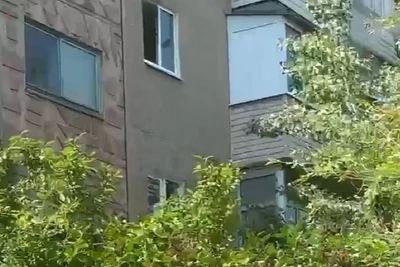 При пожаре в Волжском пострадали женщина и малыш