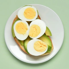 Почему нельзя есть вареные яйца на следующий день — объясняет диетолог