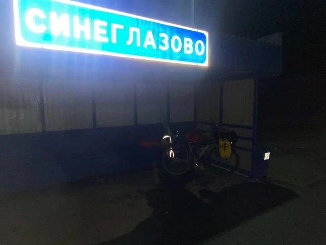 В итоге остановочный комплекс стал местом ночевки | Источник: «Зеленый друг» / t.me