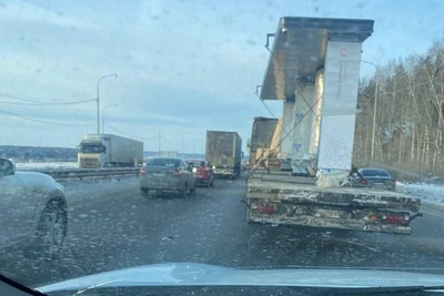 На Тюменском тракте пробка из-за чистки дороги