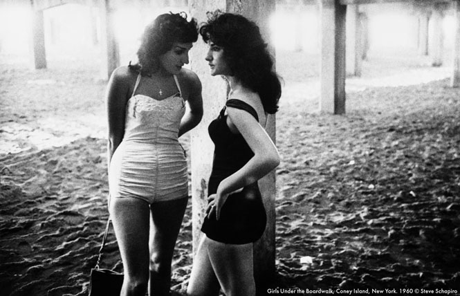 Steve Schapiro. Girls, Coney Island, New York, 1959 | marieclaire.ru