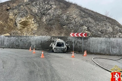 На Урале молодой водитель сгорел в авто после заноса