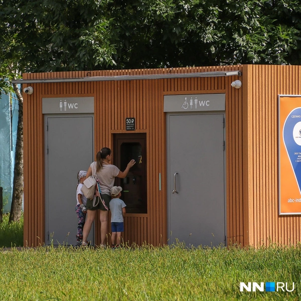 Туалет в парке | Источник: Наталья Бурухина / NN.RU