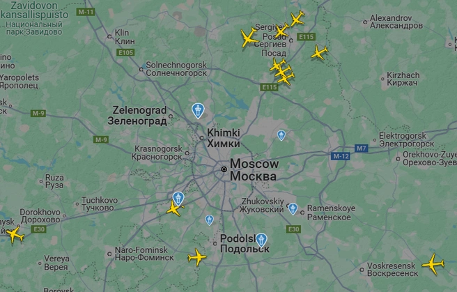 Вот так сейчас выглядит небо над Москвой | Источник: flightradar24.com