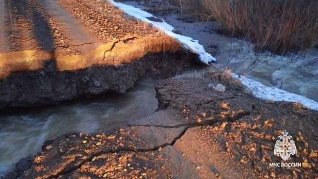 Вода смыла дорогу ночью | Источник: МЧС Башкирии