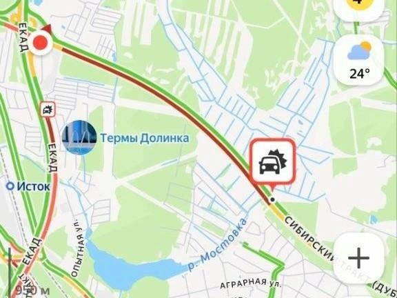 Водители стояли в заторе около часа. | Источник: читатель E1.RU