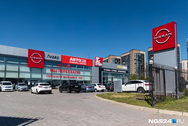 Сейчас на перекрестке Авиаторов — Партизана Железняка находится автоцентр | Источник: NGS24.RU