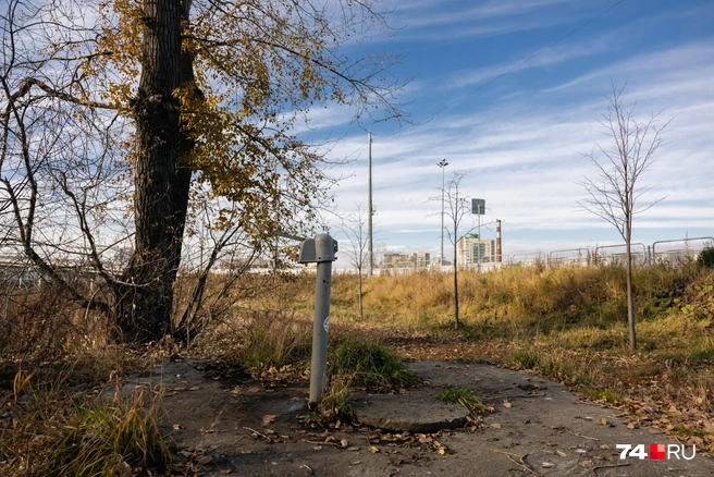 Колонка, кстати, стоит недалеко от дома. Она перестает работать сразу, как наступает минусовая температура | Источник: Наталья Лапцевич