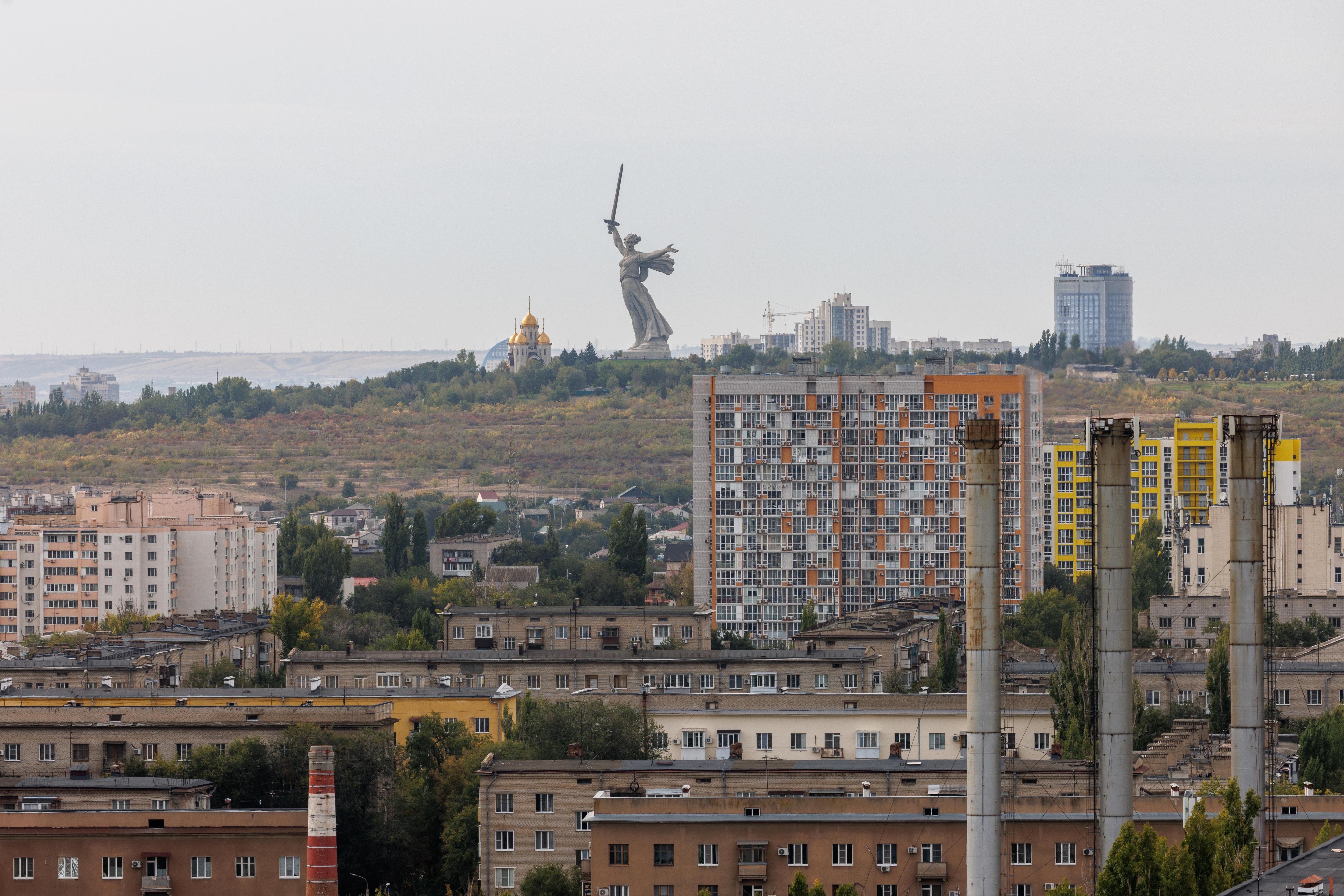«Это город-герой, но герои здесь люди, которые платят и улыбаются»: блогер сравнила Волгоград с тре…