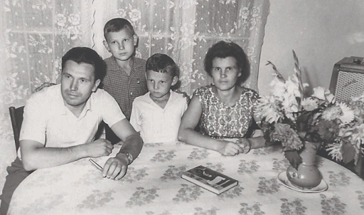 Рожковы с сыновьями Анатолием и Сергеем | Источник: из личного архива семьи Рожковых