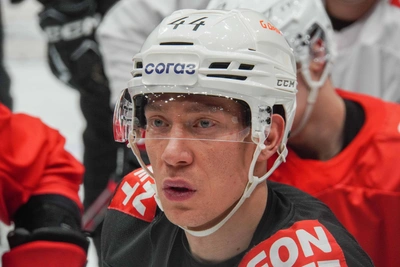 KHL Honors Avangard Captain Damir Sharipzyanov as Best Defenseman