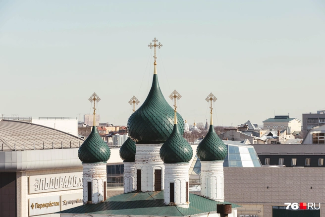 В кадре&nbsp;— купола Сретенской церкви | Источник: Артем Бауман / 76.RU