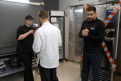 В Екатеринбурге повар приготовила десерт с плесенью и устроила скандал