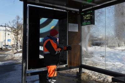 В Вологде моют более 270 умных остановок