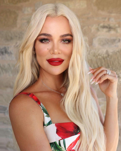 Красная помада как у Хлои Кардашьян — самая модная деталь макияжа на осень 2023