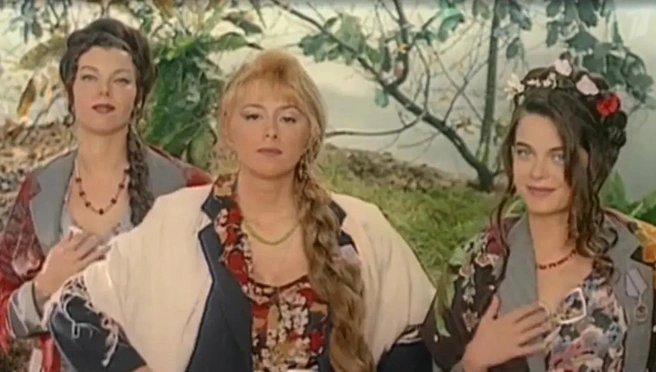 Если вы без запинки назовете имена этих трех красавиц, то вам точно больше 30 | Источник: кадр из мюзикла «Старые песни о главном» (16+), реж. Дмитрий Фикс, ОРТ, 1995 год