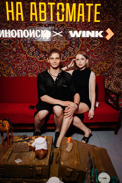 Отращивающий волосы Минекаев с женой, влюбленный Копейкин, Могильников, окруженный девочками: показ «На автомате»