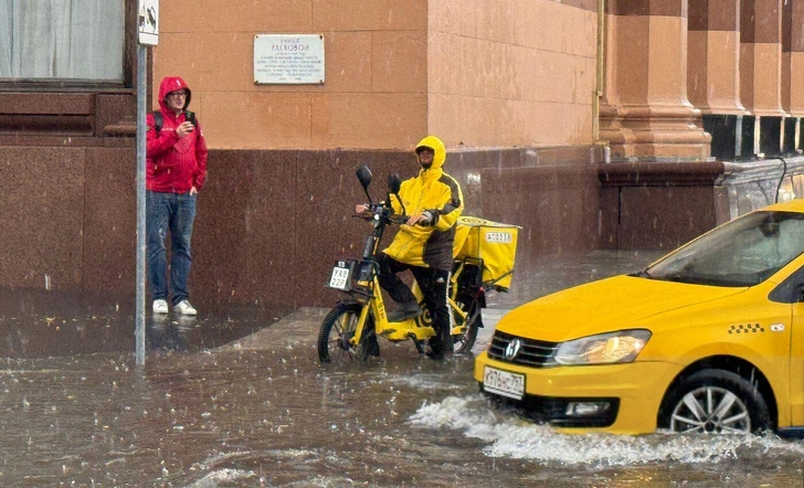 Жуткие июльские грозы и потопы в Москве (много фото и видео) | Источник: РИА Новости