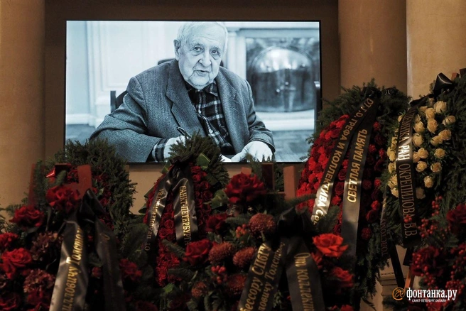 В Петербурге прощаются с академиком Юрием Толстым | Источник: Михаил Огнев / «Фонтанка.ру»