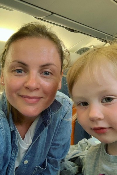 Юлия Проскурякова должна была прилететь с ребенком в столицу вчера