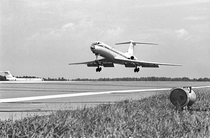 Самолет рухнул на деревню, когда там гуляла свадьба: тайна крупнейшей авиакатастрофы СССР
