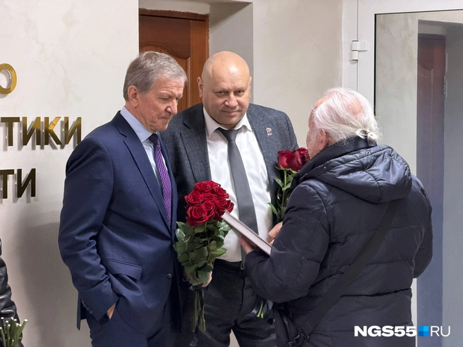 Шелест также выступил перед всеми собравшимися в актовом зале  | Источник: Евгений Софийчук / NGS55.RU