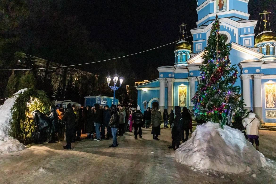 В свете вифлеемской звезды: как Уфа праздновала Рождество — фоторепортаж