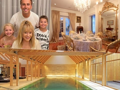 Бассейн с золотой мозаикой, собственный SPA и соседство с Вайкуле: как выглядит вилла «Марта», куда переехала Пугачева с семьей