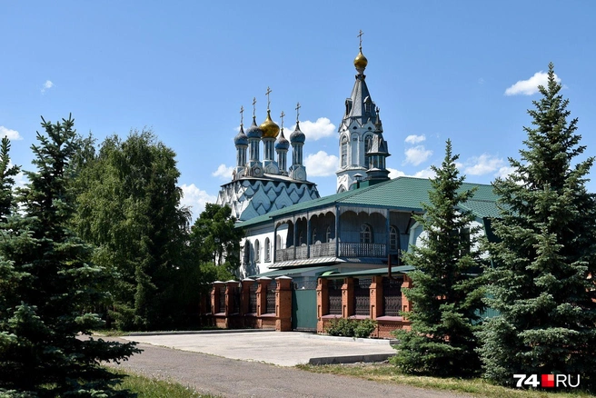 Заехал я в Саракташ&nbsp;— и обалдел. Мне он запомнился пыльным невзрачным поселком, а сейчас в его центре построили невероятный храмовый комплекс | Источник: Артем Краснов