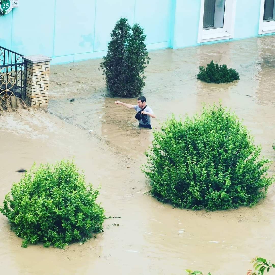 Керчь ушла под воду: мощные фото и видео крымского апокалипсиса | MAXIM