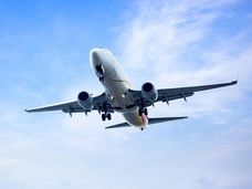 Режиссер Александр Кононов умер на борту самолета, который экстренно вернулся в Шереметьево